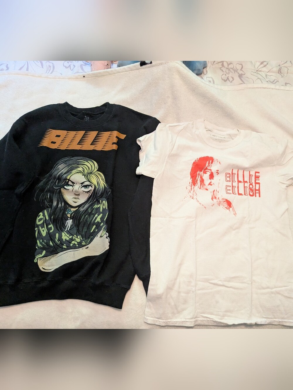 Billie Eilish Lot Glitch Pixel T-shirt White & Anime Sweatshirt Crewneck Size M